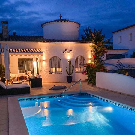 Charmante Villa Avec Piscine Dans Les Canaux 艾姆布里亚布拉瓦 外观 照片